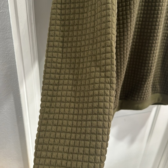 ⭐️SOLD⭐️ NWOT Men’s Forest Green Waffle Knit Hoodie - Picture 3 of 6